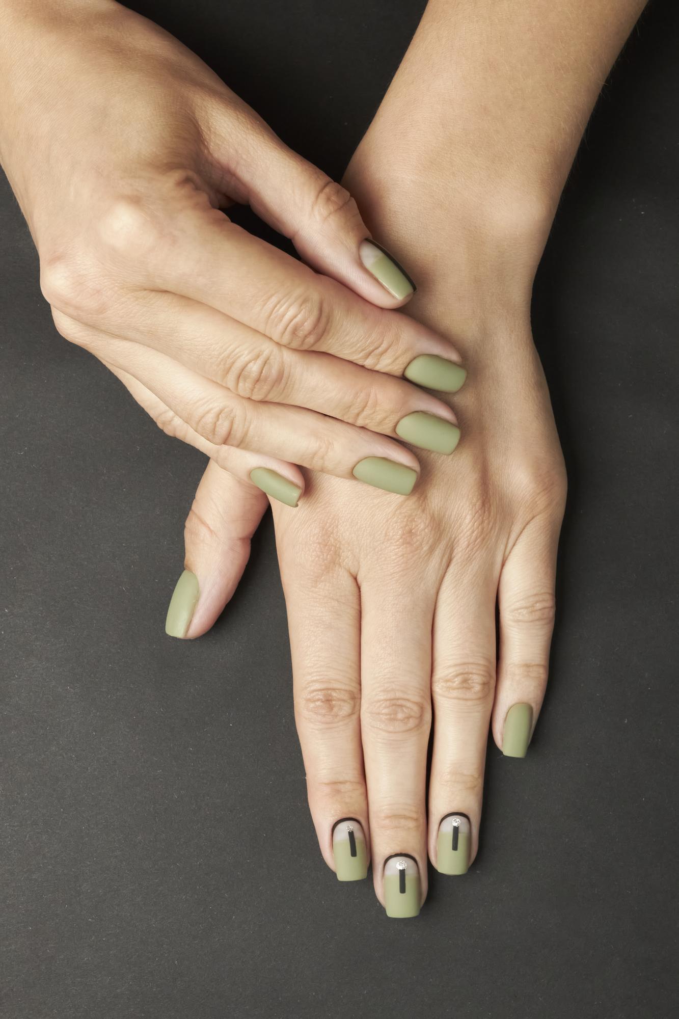 dr12782-nail-1-1-verti-cc-green-black