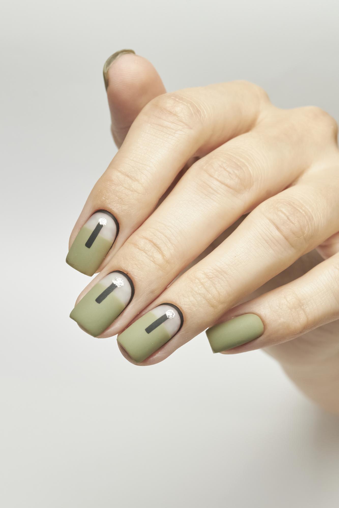 dr12785-nail-1-1-verti-cc-green-white